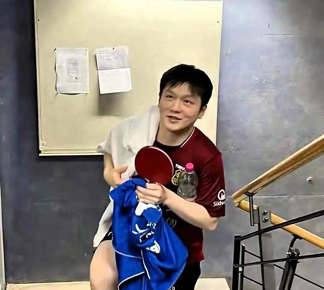 中国乒乓球队爆冷德国乒乓球队，樊振东制霸全场