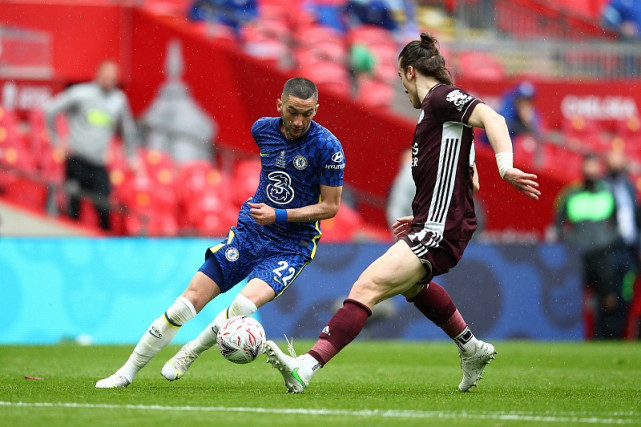 包含巴萨力克摩洛哥，恩昆库三分雨点燃全场的词条