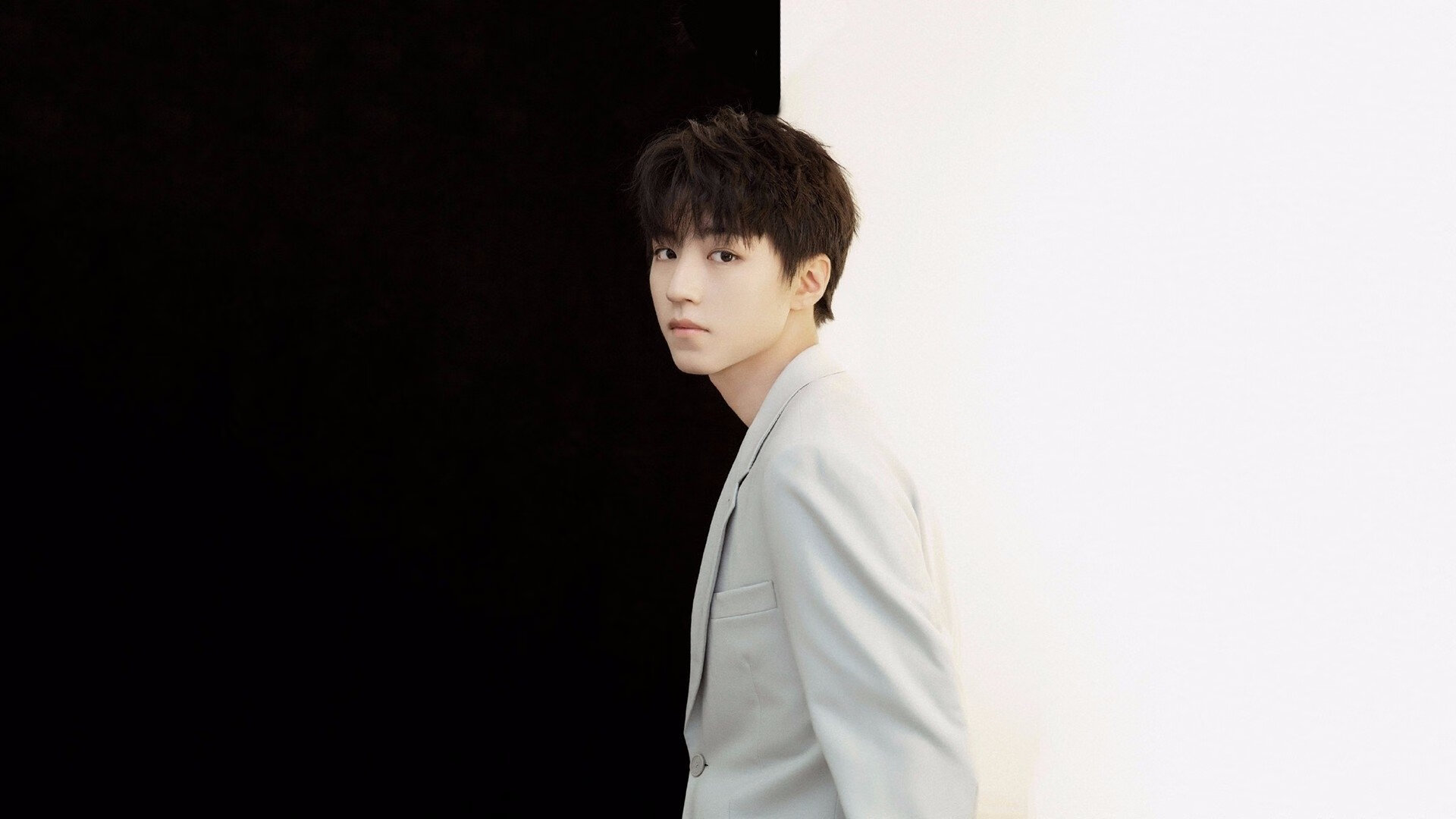 当勒布朗跨越时空连线金州,一场虚构的终极审判